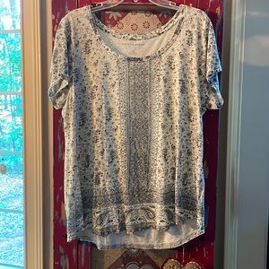 Flowy ladies shirt with pretty flowers